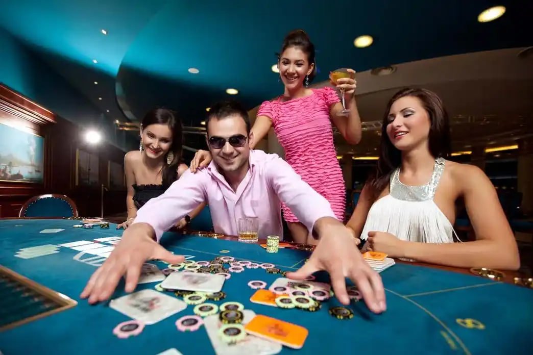မြန်မာကစားသူများ Live Casino တွင် MMK ဖြင့် ကစားနေသောမြင်ကွင်း