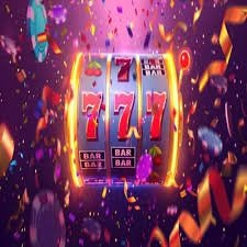555 slots Mobile ဖုန်းဖြင့် Online Card Games ကစားနေသောမြင်ကွင်း